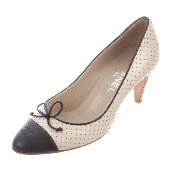 CHANEL Shoes - Chanel Interlocking CC Logo Two-Tone Leather Pumps